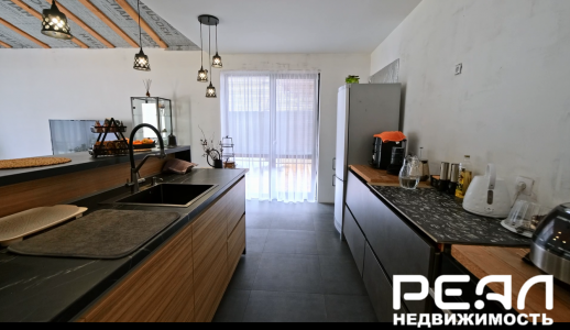 Жилой дом с участком 10.4 сот. ИЖС