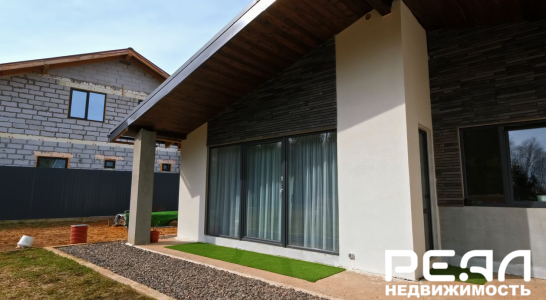 Жилой дом с участком 10.4 сот. ИЖС