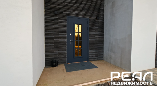 Жилой дом с участком 10.4 сот. ИЖС