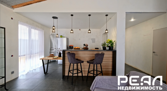 Жилой дом с участком 10.4 сот. ИЖС