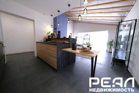 Жилой дом с участком 10.4 сот. ИЖС