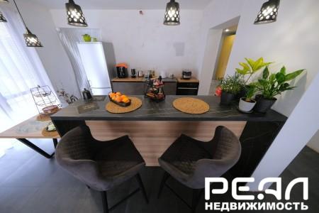Жилой дом с участком 10.4 сот. ИЖС